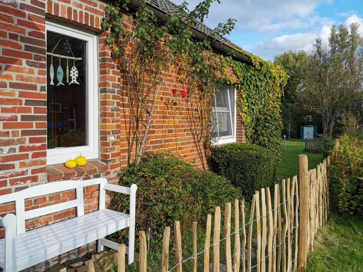 Ferienglueck An Der Nordsee Buche Deine Erdgeschoss-Ferienwohnung Mit Kamin Terrasse Und Eingezaeuntem Garten Fuer Unvergessliche Auszeiten Altfunnixsiel Exterior foto