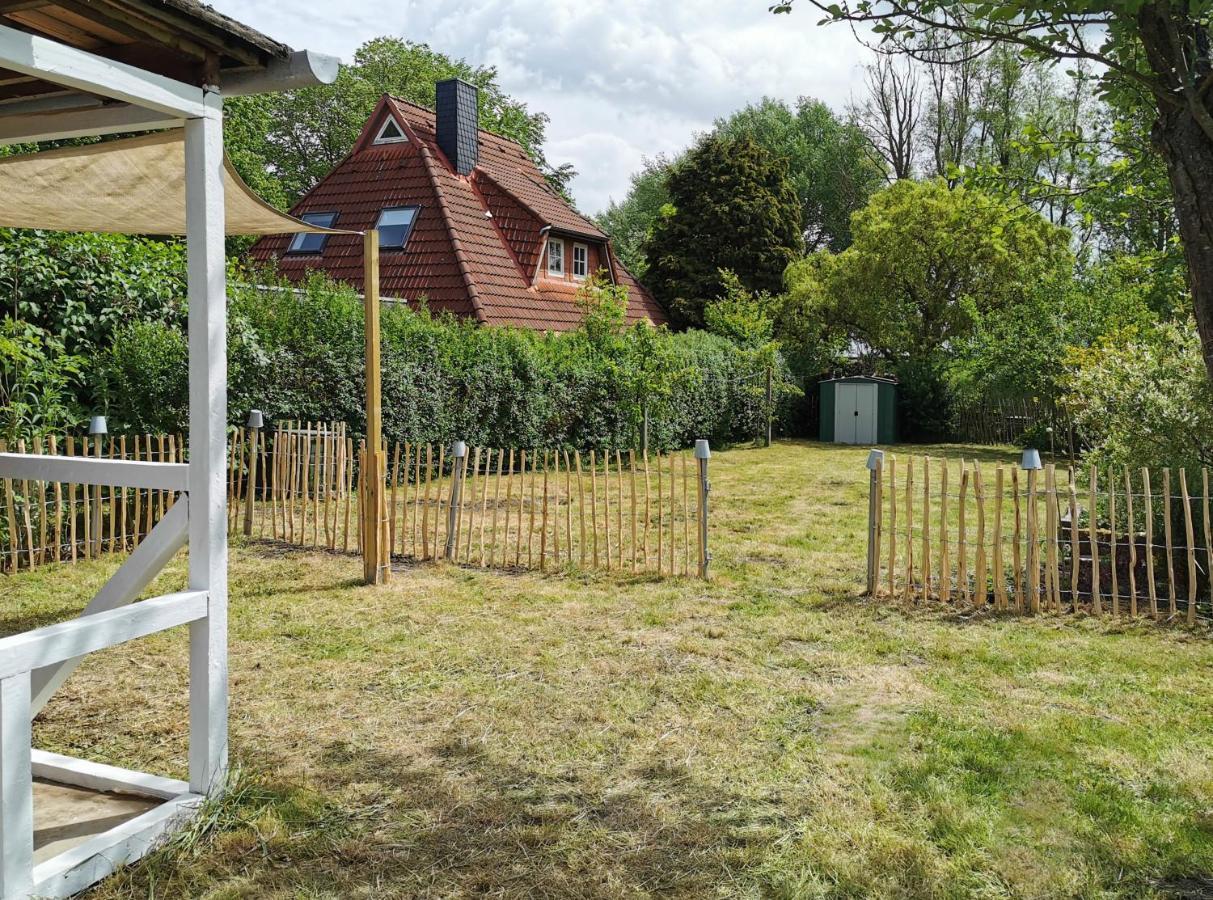 Ferienglueck An Der Nordsee Buche Deine Erdgeschoss-Ferienwohnung Mit Kamin Terrasse Und Eingezaeuntem Garten Fuer Unvergessliche Auszeiten Altfunnixsiel Exterior foto