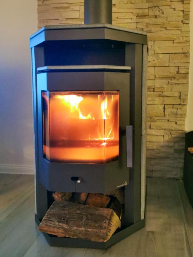 Ferienglueck An Der Nordsee Buche Deine Erdgeschoss-Ferienwohnung Mit Kamin Terrasse Und Eingezaeuntem Garten Fuer Unvergessliche Auszeiten Altfunnixsiel Exterior foto