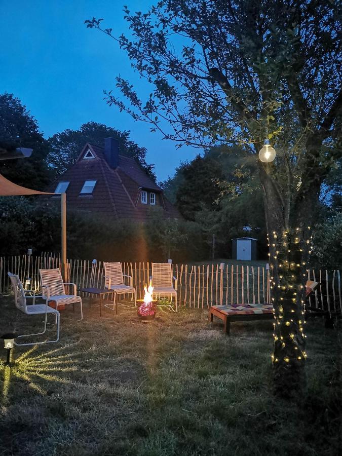 Ferienglueck An Der Nordsee Buche Deine Erdgeschoss-Ferienwohnung Mit Kamin Terrasse Und Eingezaeuntem Garten Fuer Unvergessliche Auszeiten Altfunnixsiel Exterior foto